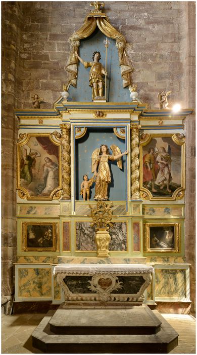 retable de l'Ange Gardien ; statues : Saint Michel, l'Ange Gabriel ; 2 tableaux : l'Annonciation, Tobie et l'Ange