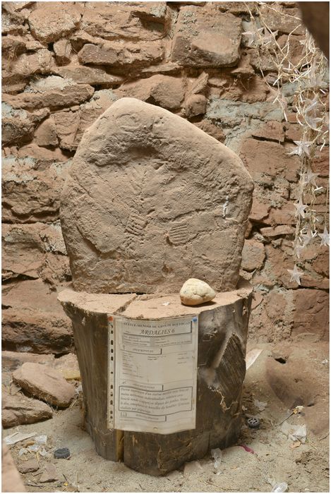 statue-menhir des Ardaliès 6 - © Ministère de la Culture (France), Direction Régionale des Affaires Culturelles d'Occitanie, tous droits réservés