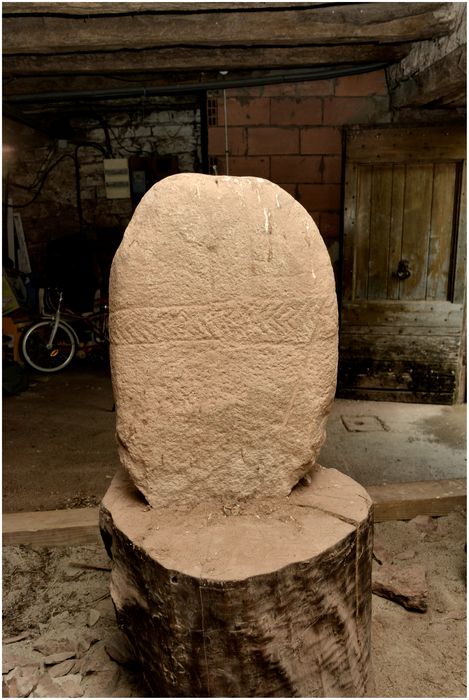 statue-menhir des Ardaliès 9 - © Ministère de la Culture (France), Direction Régionale des Affaires Culturelles d'Occitanie, tous droits réservés