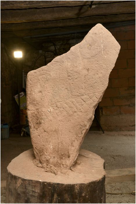 statue-menhir des Ardaliès 2 - © Ministère de la Culture (France), Direction Régionale des Affaires Culturelles d'Occitanie, tous droits réservés