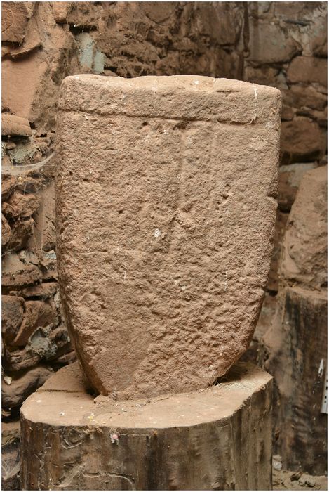 statue-menhir des Ardaliès 3 - © Ministère de la Culture (France), Direction Régionale des Affaires Culturelles d'Occitanie, tous droits réservés
