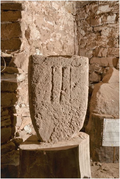 statue-menhir des Ardaliès 3 - © Ministère de la Culture (France), Direction Régionale des Affaires Culturelles d'Occitanie, tous droits réservés