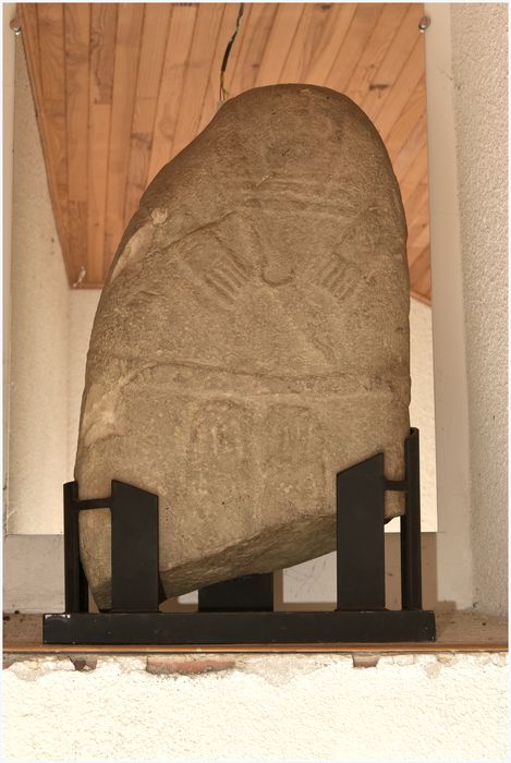 statue-menhir des Ardaliès 1 - © Ministère de la Culture (France), Direction Régionale des Affaires Culturelles d'Occitanie, tous droits réservés