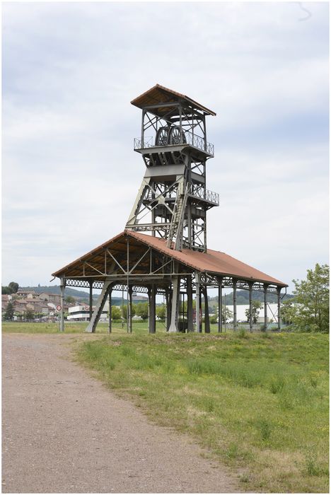 Chevalement du puits de mine de la Découverte