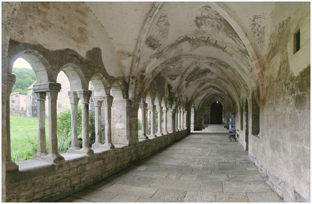 Cloître, galerie est, vue générale