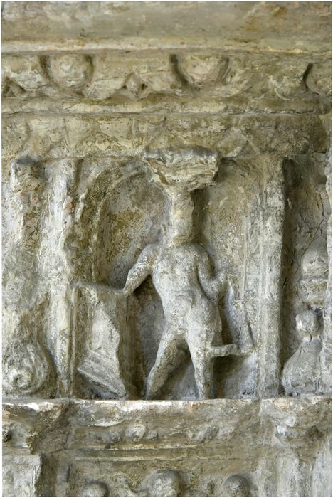 lavabo en niche, chapelle de la famille Pomairols, détail