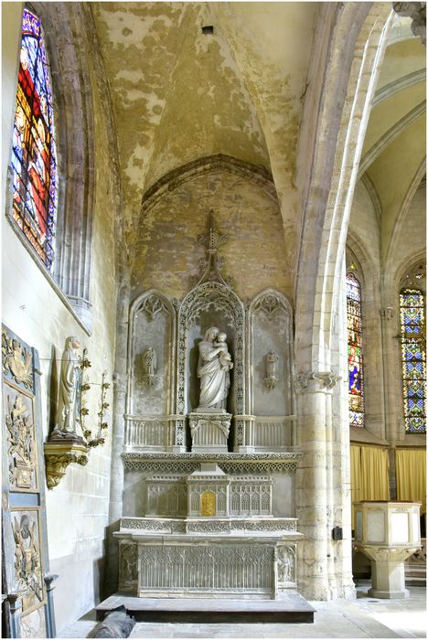 2e travée nord, chapelle de la Vierge, autel