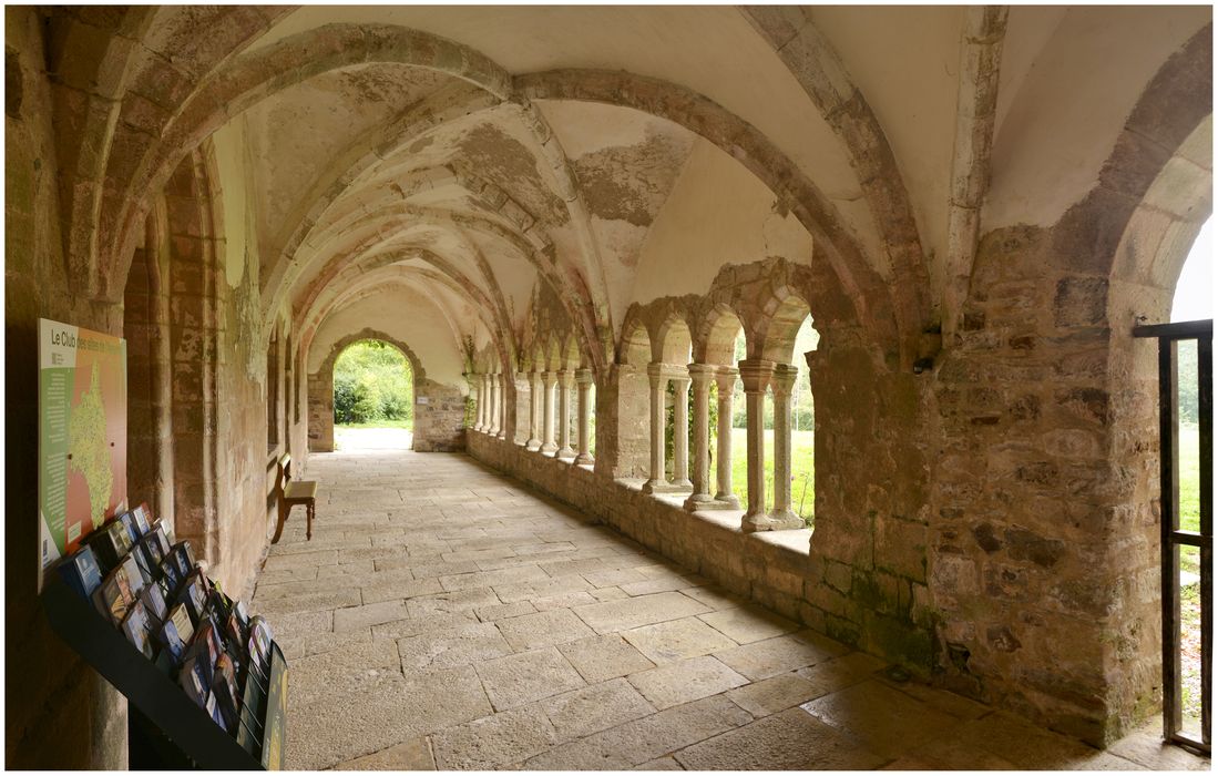 Cloître, galerie est, vue générale