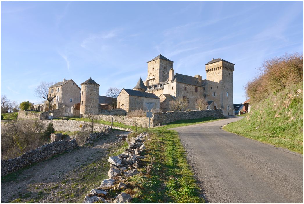 " 
vue générale des bâtiments prise depuis le Sud-Est"