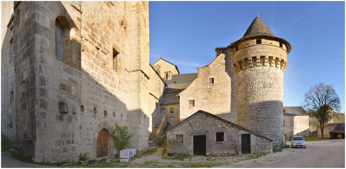 niveaux inférieurs de la tour nord-ouest et tour d'escalier du logis sud