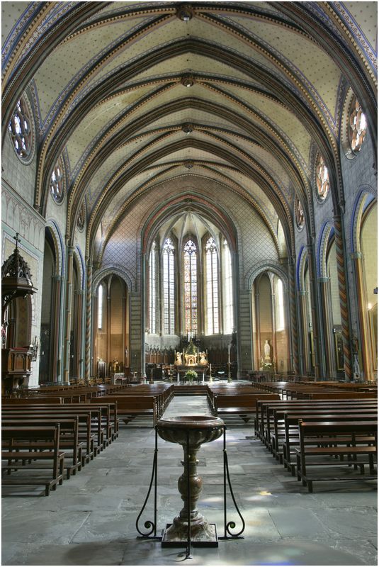 Vue d'ensemble de la nef vers le choeur.