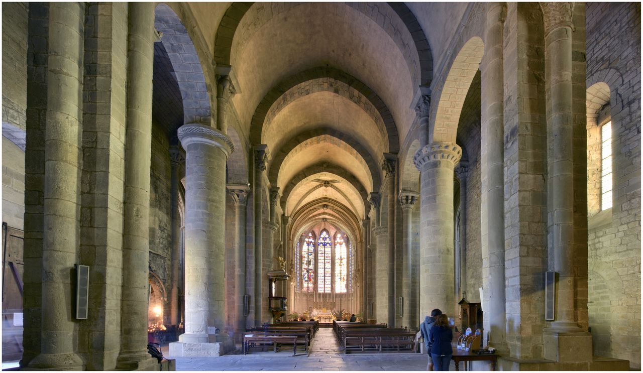 Vue d'ensemble de la nef vers le choeur.