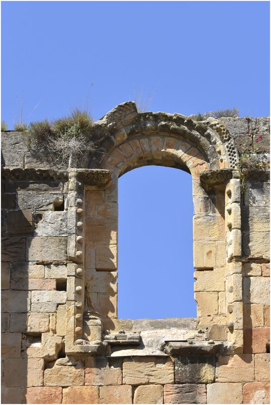 façade sud, baie à décor antiquisant