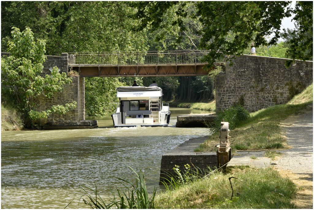 Ecluses du Fresquel. Pont métallique.