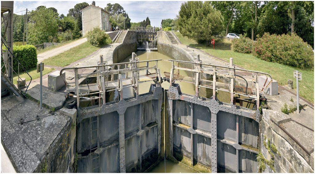 Ecluses du Fresquel. Vannes fermées.