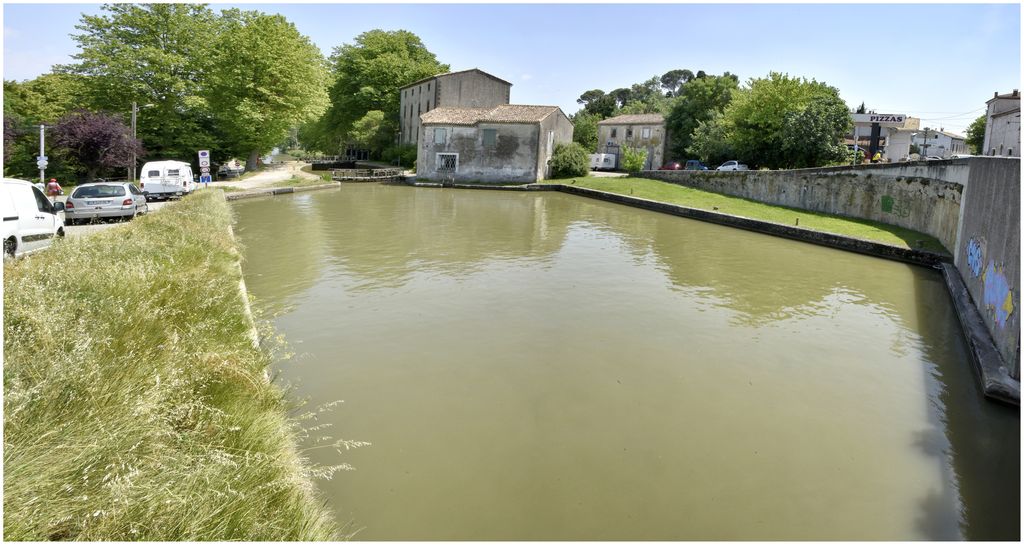 Sortie du Grand bassin vers l'écluse Saint-Roch.