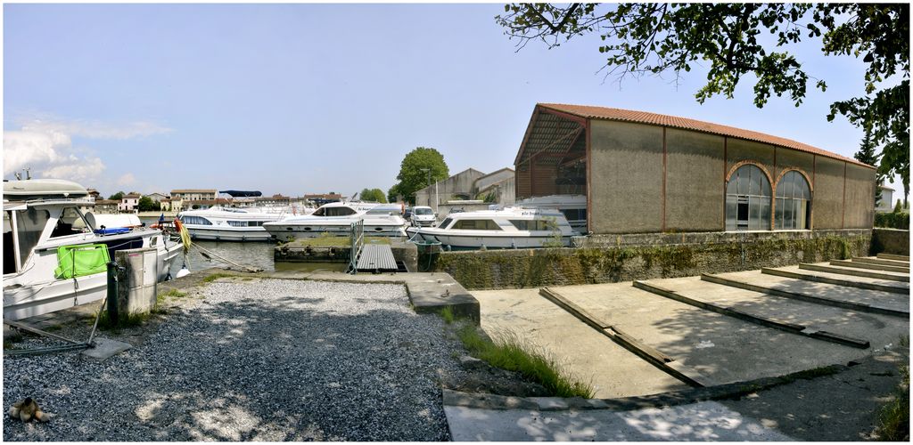 Grand bassin. Bassin de radoub pour réparer les barques.