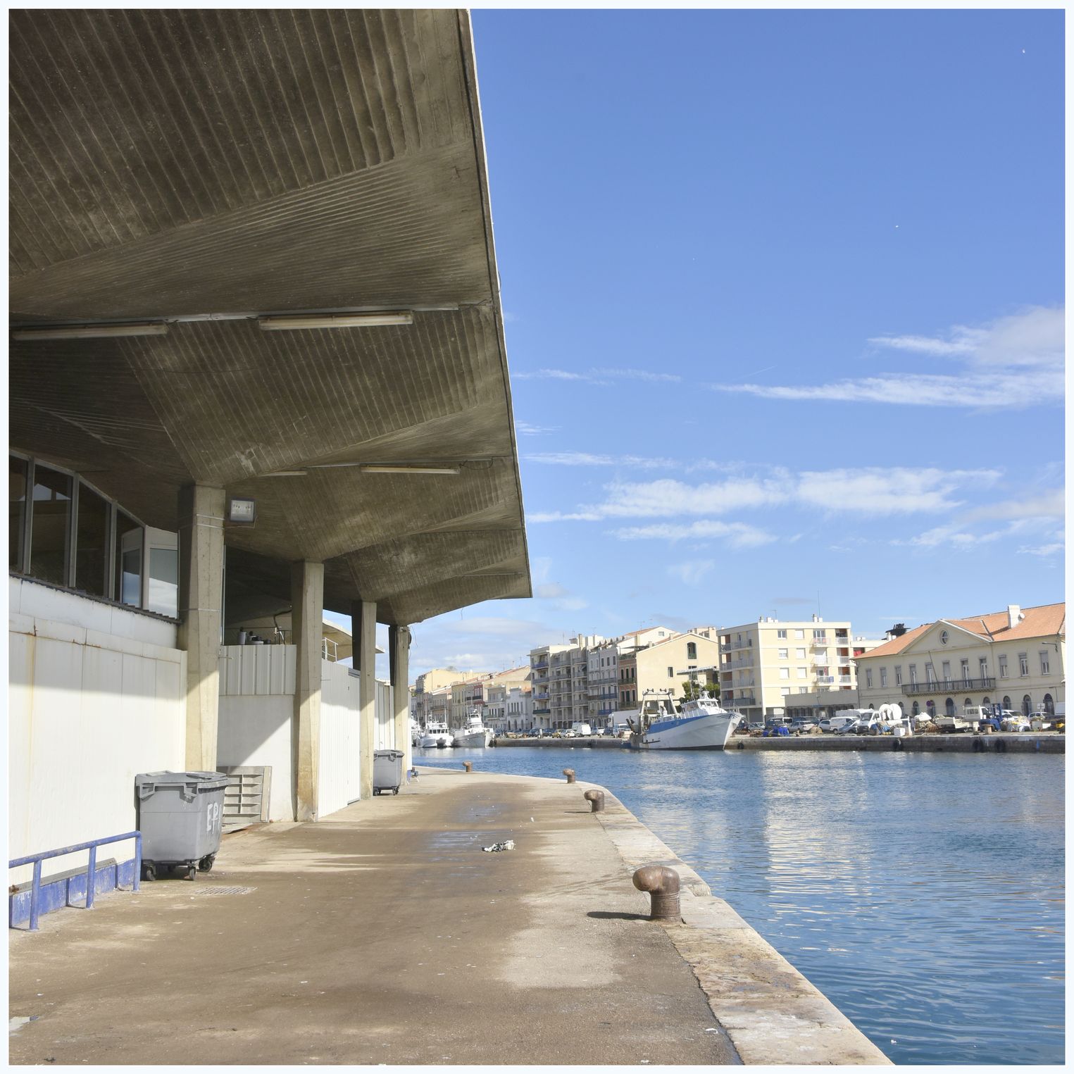 Façade arrière, vers l’extrémité nord du bâtiment.