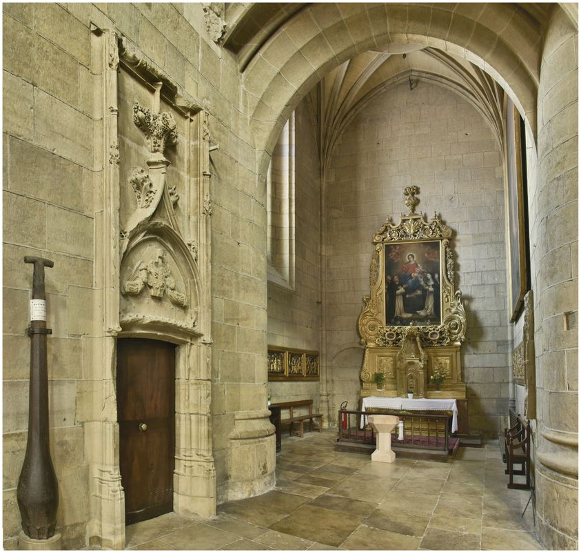 Chapelle. Ancien maître-autel et retable : Vierge au Rosaire , saint Dominique et sainte Rose de Lima