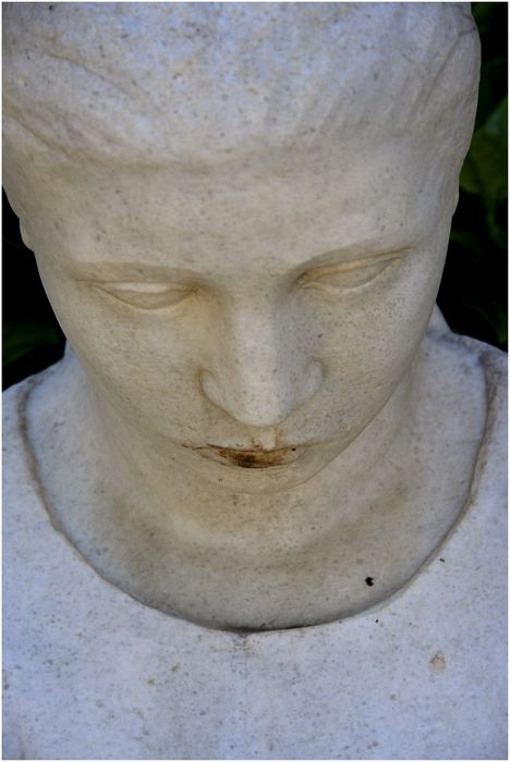 Statue par René Iché. Détail du visage.