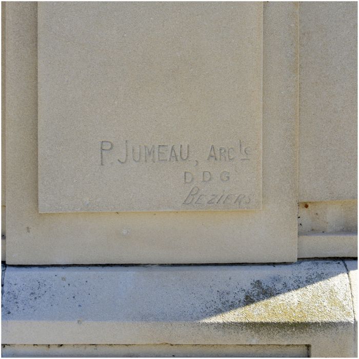 Inscription : P. JUMEAU architecte DDG Béziers.