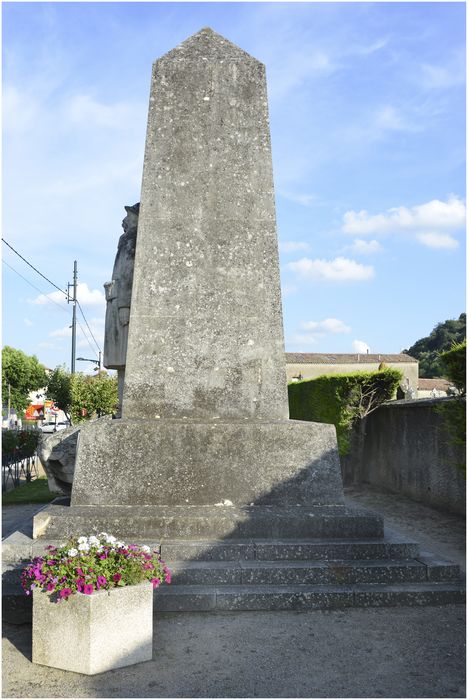 Face postérieure du monument.