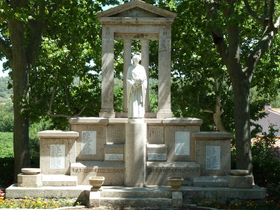 Vue d'ensemble du monument. Oeuvre de Firmin Michelet.