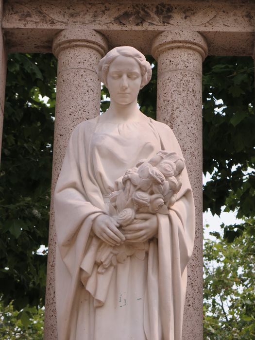 Statue en marbre blanc. Détail.