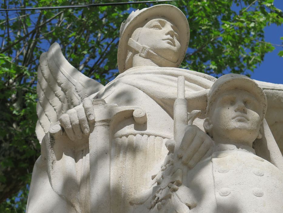 Groupe sculpté. Détail des visages.