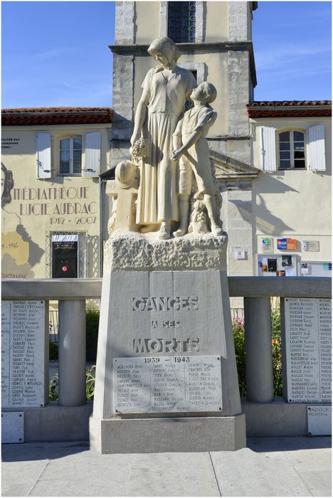 Groupe sculpté. Vue d'ensemble. 