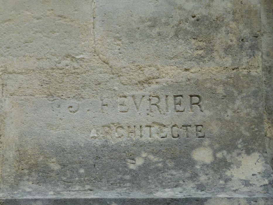 Signature de l'architecte : J. Février.