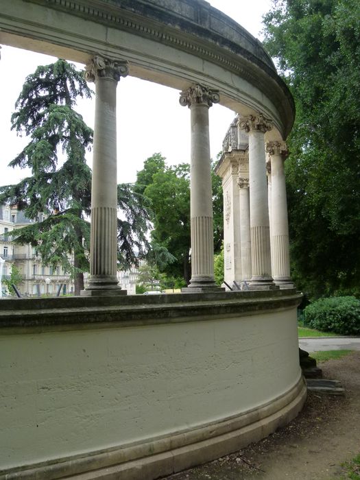 Colonnade. Façade arrière.