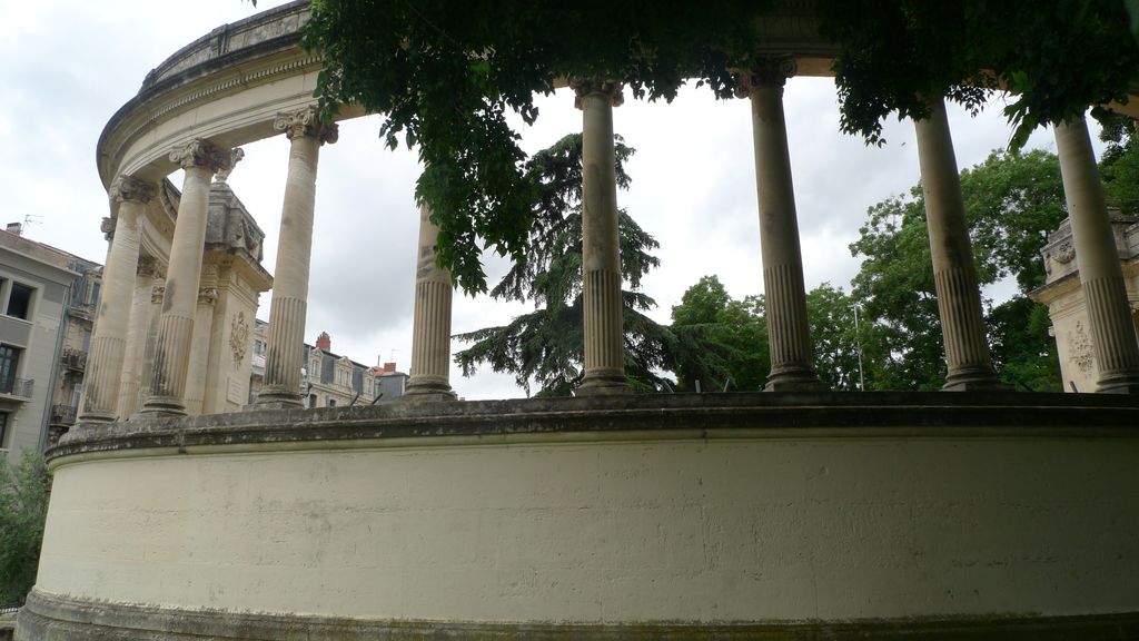 Colonnade. Façade arrière.