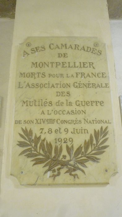 Crypte. Plaque mutilés de guerre 1929.