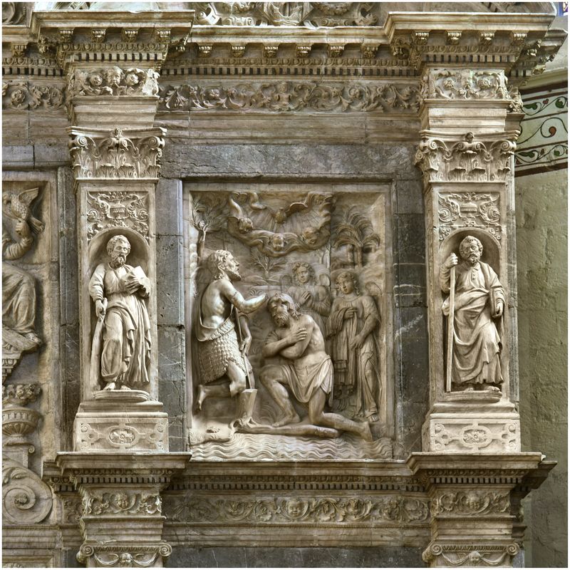 Retable du maître-autel. Panneau : Jean-Baptiste baptisant Jésus.