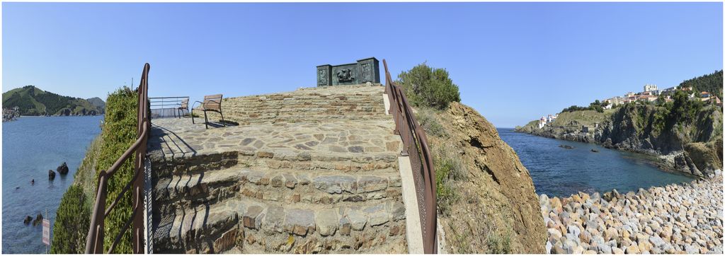 Réplique en bronze sur l'Ile Grosse, à l'emplacement où se trouvait le monument à l'origine.