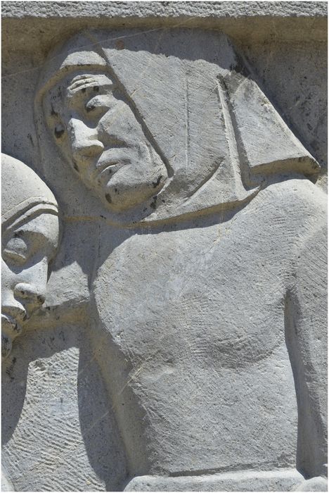 Bas-relief de gauche. Détail.