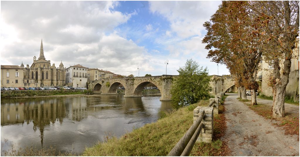 Vue d’ensemble du pont et du chevet de l’église Saint-Martin depuis la rive droite.