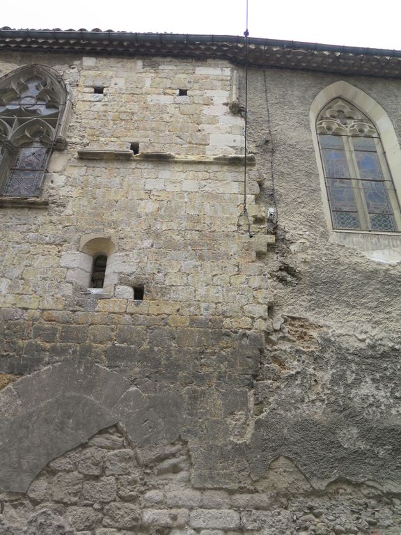 Mur sud. Jonction des murs repris au XIXe au niveau de la 2e travée.