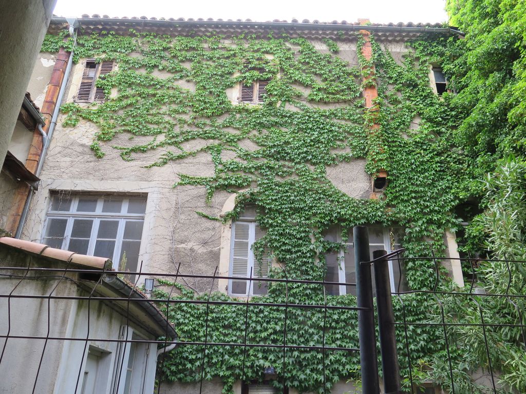 Ancien cloître. Bâtiment nord, reconstruit pour l'école des sœurs de la Miséricorde.