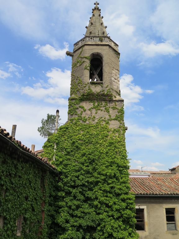 Ancien cloître. Clocher.