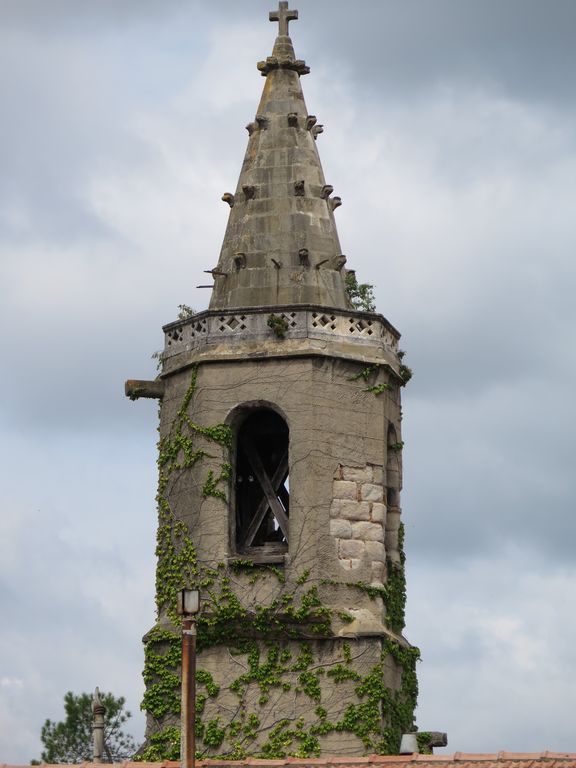 Ancien cloître. Clocher.