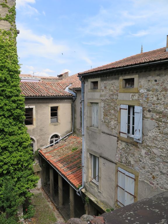 Depuis le clocher, vue sur le côté nord de l'église.