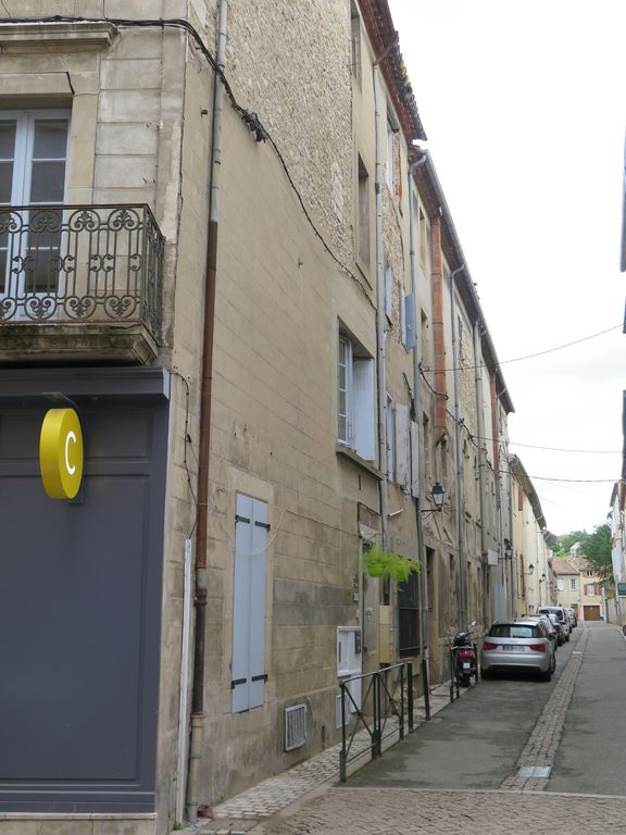 Rue Grammatique, façade du bureau de bienfaisance et de l’établissement des sœurs de Nevers.