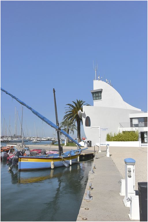 Capitainerie de Port Camargue. Architecte Jean Balladur.