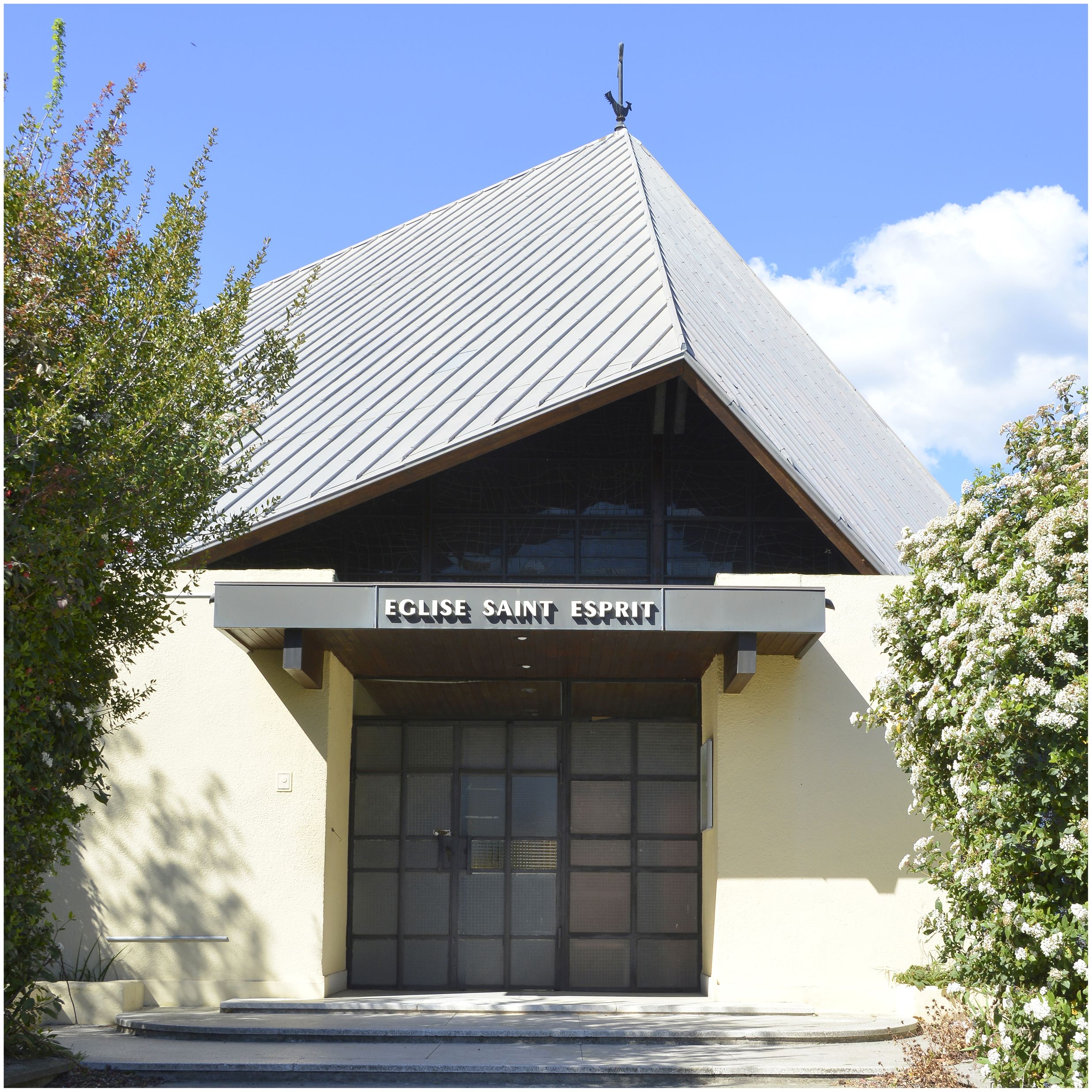 L'entrée de l'église au sud.