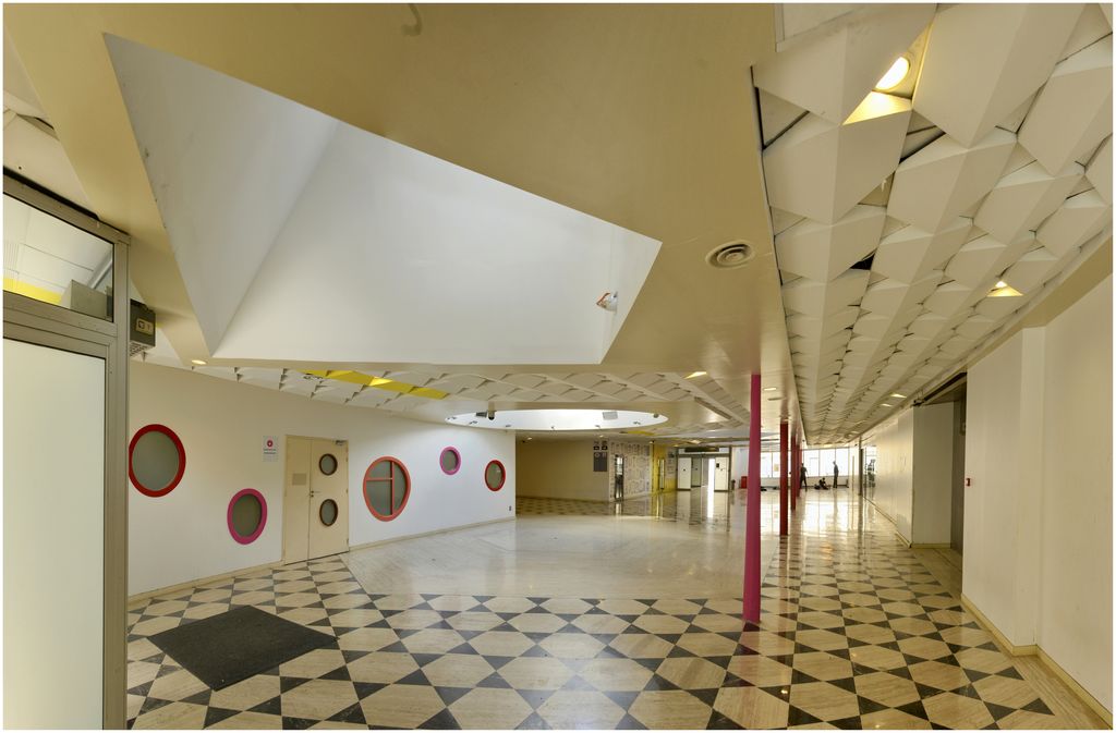 Bâtiment des bureaux de l’ancienne mairie. Hall.