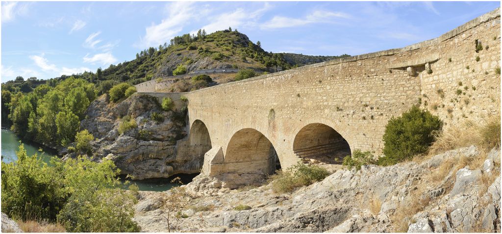 Arches du pont côté aval.