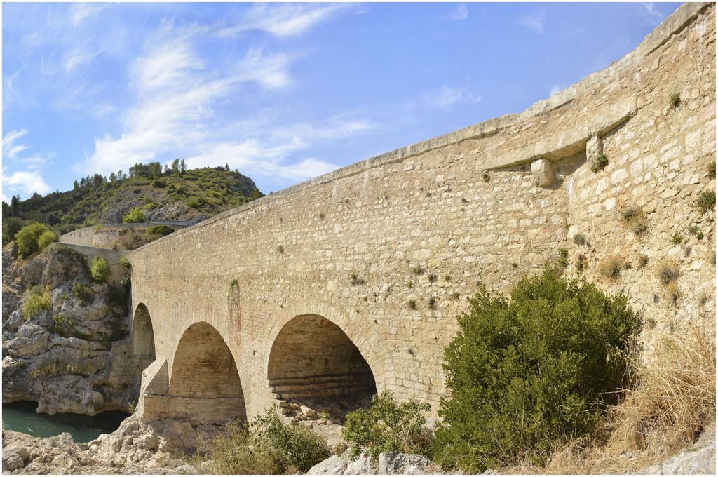 Arches du pont côté aval.