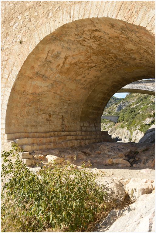 Arches du pont côté aval.